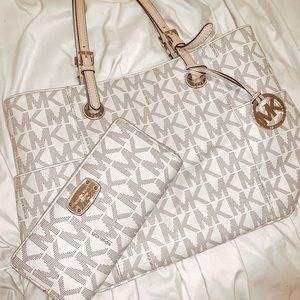 Micheal Kors purse and wallet set